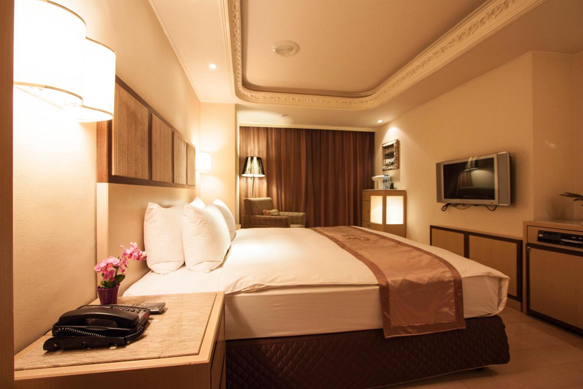 Taipei Charming City Hotel Екстер'єр фото
